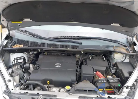 2012 Toyota Sienna Le V6 8 Passenger z USA, uszkodzony, nr VIN 5TDKK3DC1CS242323